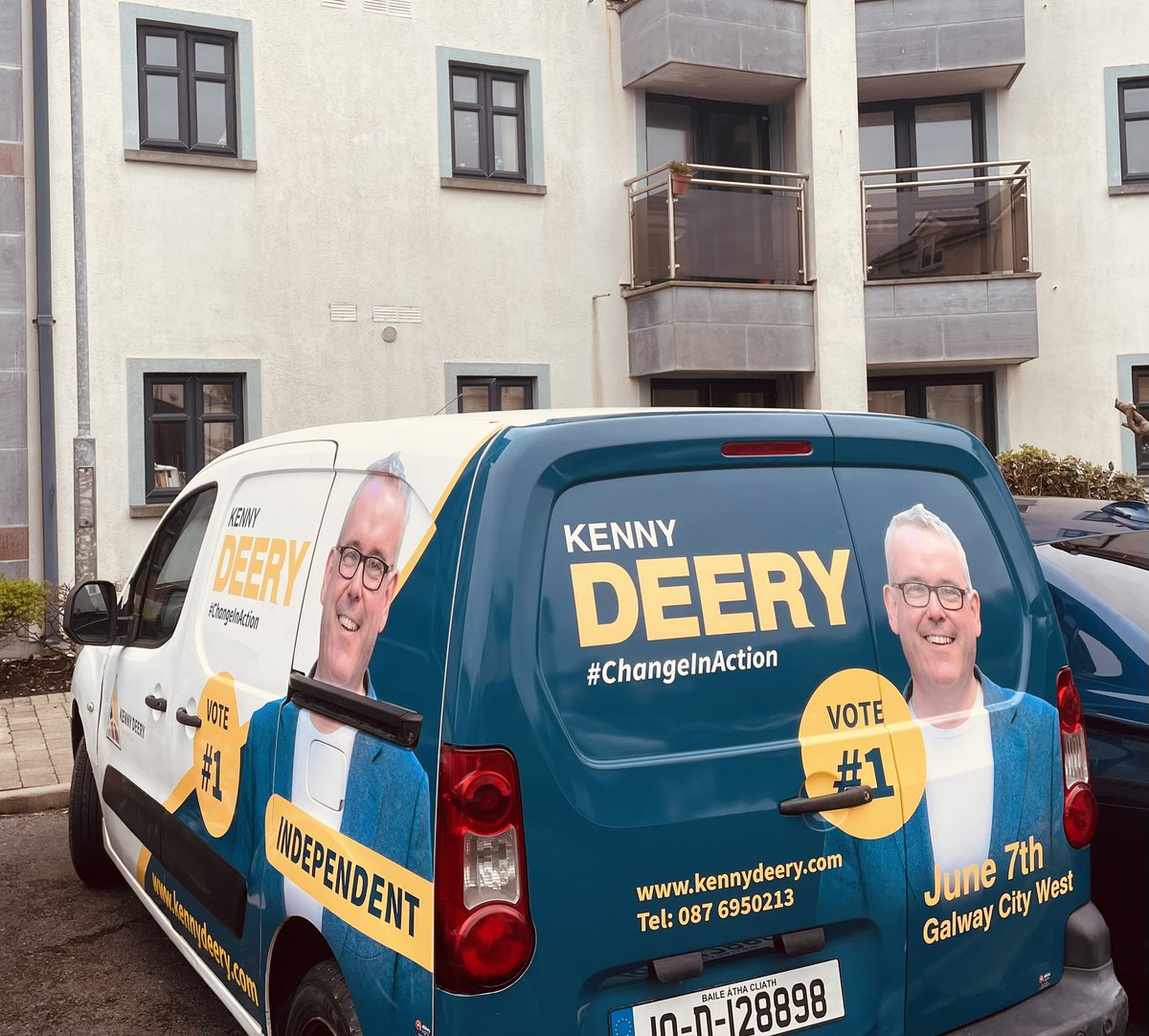 Meet ‘Betsy’, the Kenny Deery campaign mobile HQ! You’ll see a lot of ‘Betsy’ in the coming weeks as the #team4change meet as many people as possible across Galway City West. Pop over to KennyDeery.com for more info. 🙏