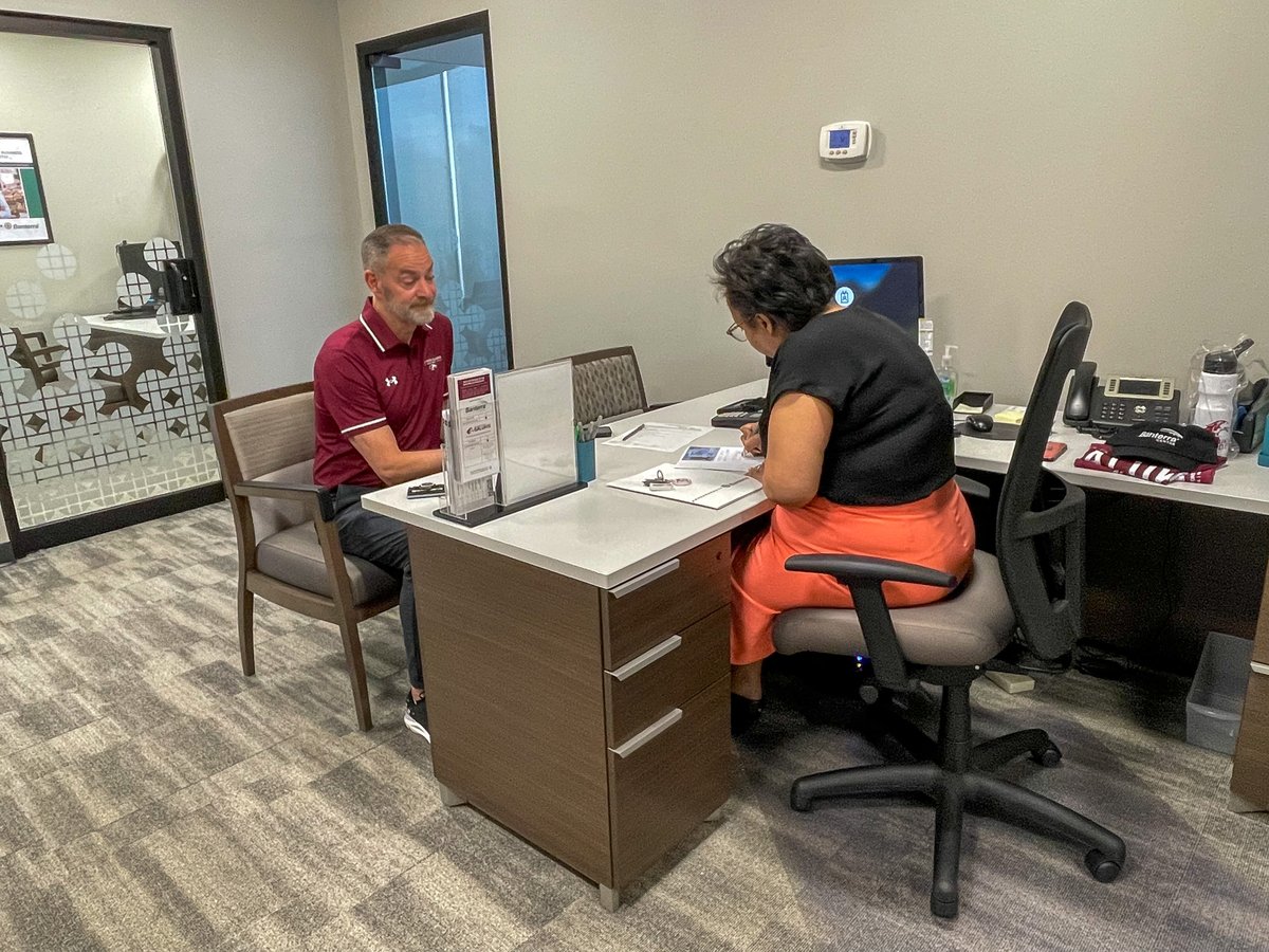 We have some new Banterra customers with Coach Nagy and his staff opening their Banterra-Saluki accounts.   Banterra-Saluki Student and Interest Checking accounts offer a variety of features including a free Banterra-SIU Saluki Visa® Debit Card. Learn More:…