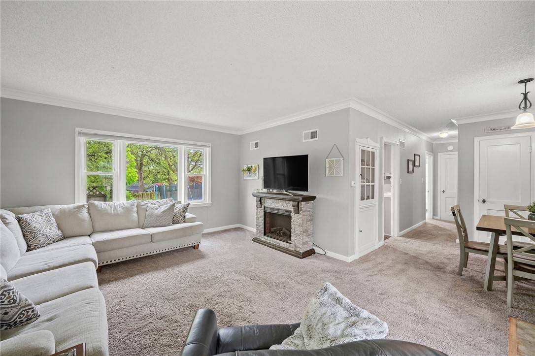 Joe__Hand's tweet image. 6116 Harwood Drive, Des Moines, IA 50312 just hit the market! Click the link for more info. 
 goldfinchiowa.com/d8qynywp