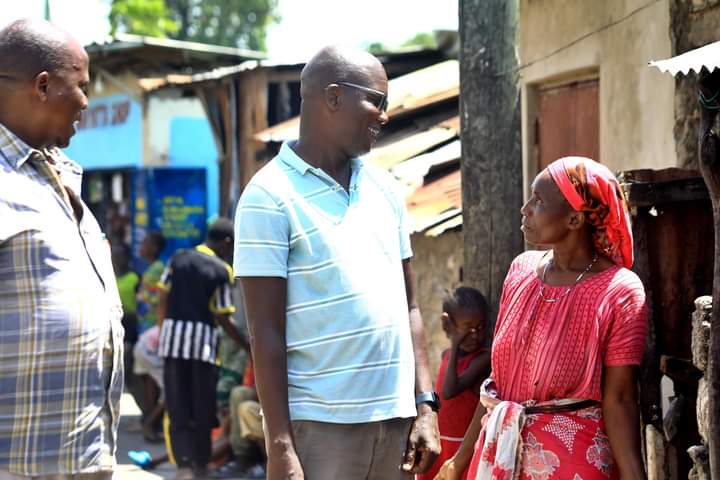 Before the current measures began, encroachment by uncouth traders & marauding individuals had made the gravesite choke with garbage & indecent activities which in turn made the area undignified & unsightly.
#KongoweaCemeteryRestoration #ServiceDelivery  #UsitupeTakaOvyo🚯🚮