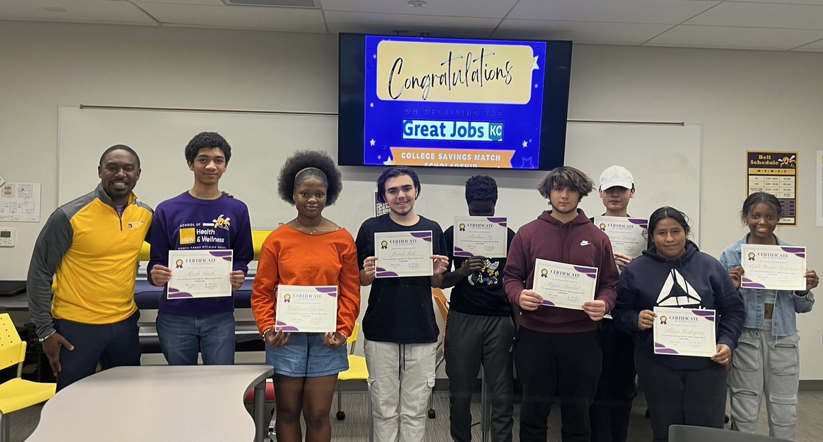 💵🎉Congratulations to these Juniors who received a $50,000 scholarship & Freshman who received the College Savings Match from @KCScholars!💵🎉Especially proud of our @AVID4College students!
