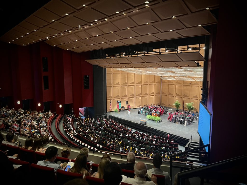 Congratulations to the 2024 graduates from the #SOMC and the @UofSCSOMG! Both @UofSC schools of medicine celebrated their grads at today’s Commencement Ceremony! 🎊🐔 #ForeverToThee