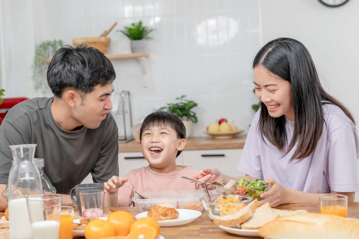 Set healthy mealtime habits for your child now to help them practice healthy eating habits in the future. Explore healthy mealtime tips at bit.ly/48Nce6i #NationalFamilyWellnessMonth