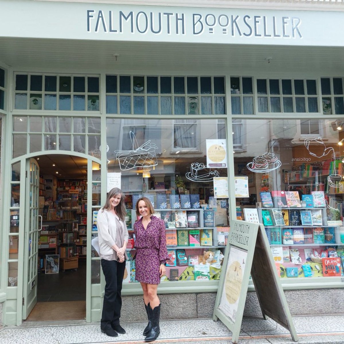 ✨Thank you so much to @falmouthbooks 🌼 for hosting a book launch with author/editor @EmmaTimpany and illustrator @sarahgalerie 📖 If you're local get your copy whilst stock lasts! #bookshopping #independentbookshops