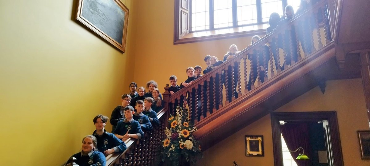 24 First Year students accompanied by their teachers Mr O Connor and Ms Hurley visited Muckross House/Abbey and Ross Castle today 🏰 This was a brilliant opportunity for students to get to know more about the history on our doorstep and further their knowledge of key Junior…