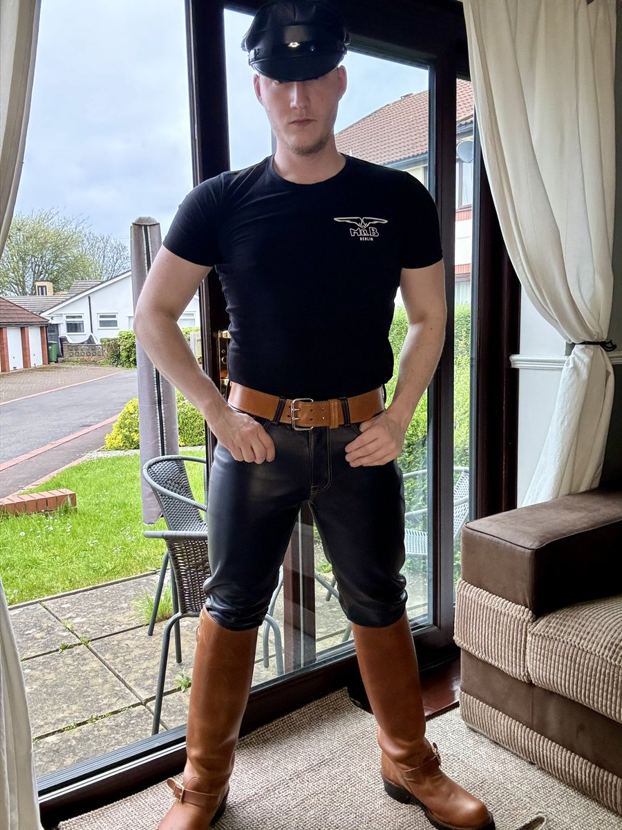 MasterSpence96's tweet image. Don’t worry boy, it won’t hurt much. Get those wallets open and pay your taxes to the Man that really matters in your life 🤑
$ubmit / $erve / Pay the Price
#findom #cashMaster #leather #muircap #finsub #paypig #walletdrain #whalesub @PromoRTpig @AlphaKingsRT @Domcollection00…
