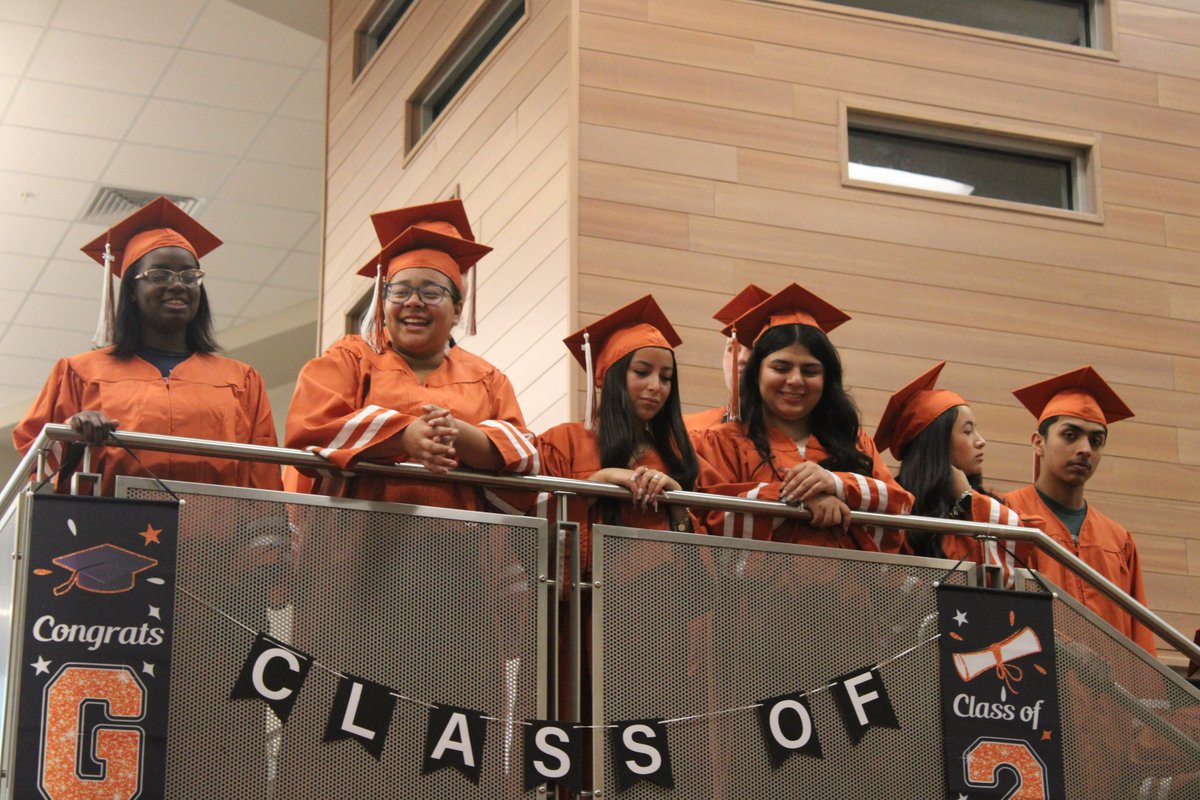 Class of 2024 represented at elementary schools around Alvin today for the annual Senior Walks. Check out our photo gallery!

jacketnews.com/3306/showcase/…