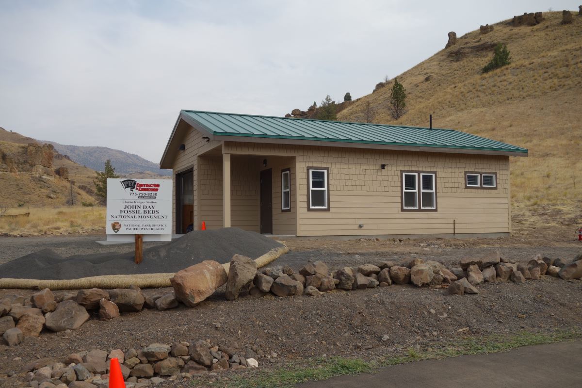 Explore how #HECOEngineers redefined ranger station operations in Oregon with top-tier #CivilEngineering and #StructuralEngineering. 
Discover more about our Clarno Ranger Station project!

hecoengineers.com/project/clarno… #Idaho