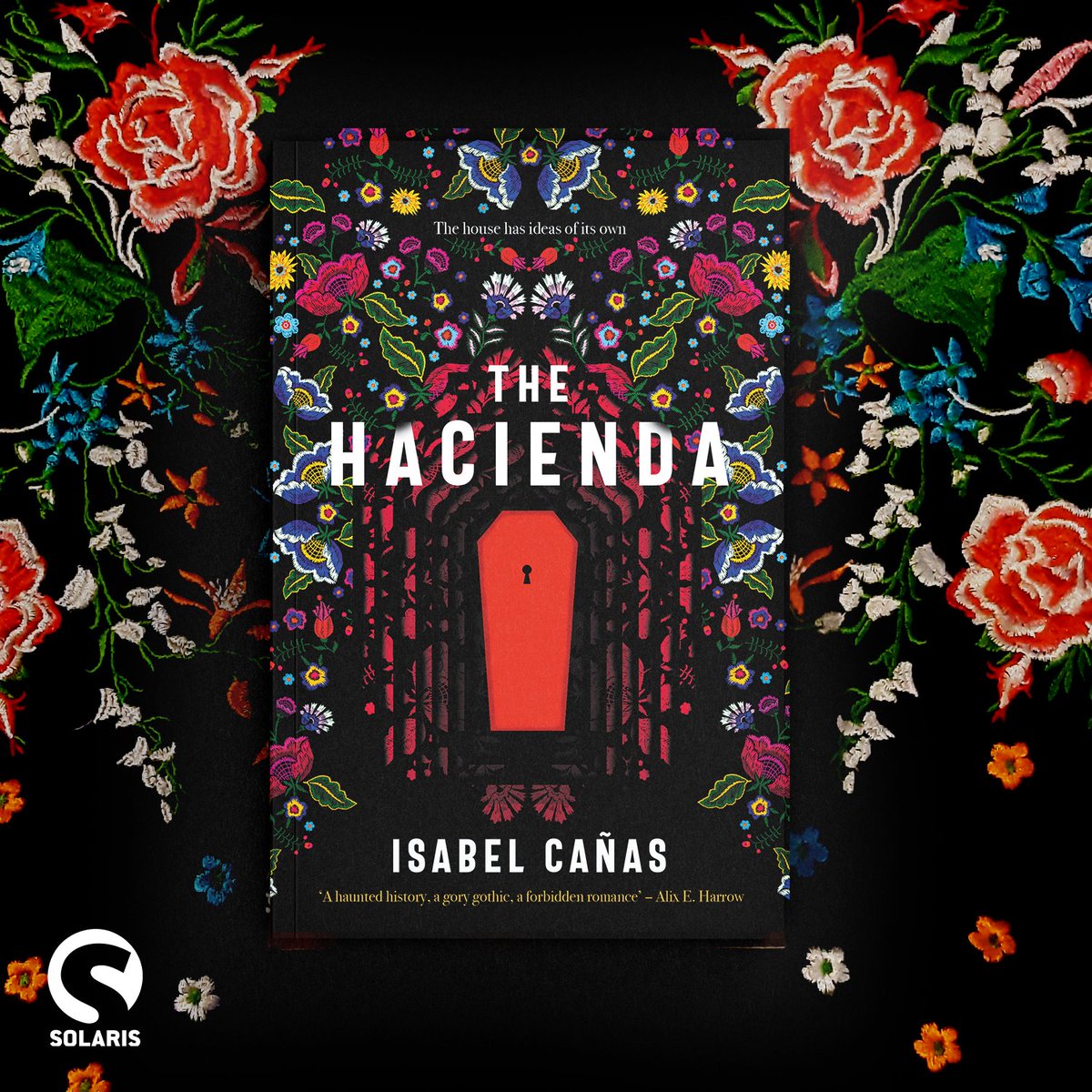 We're excited to have brought @isabelcanas_' THE HACIENDA to the UK, with new, beautiful cover art by the fabulous @KJKlim! Hacienda San Isidro was meant to be Beatriz’s haven, but this house has ideas of it's own... Pick up your own copy now! geni.us/OmXinM