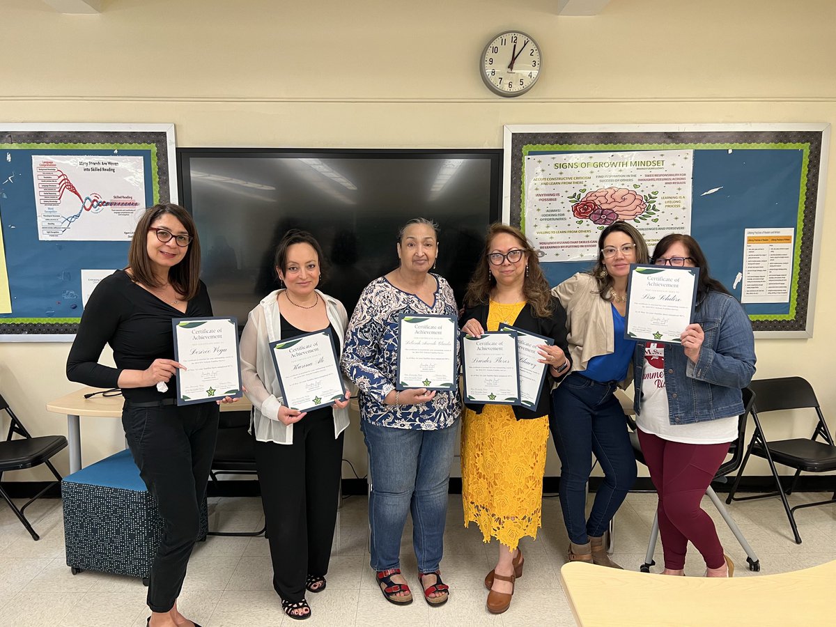 Today at our D8 PCs PD, on behalf of the Superintendent @jen_joynt 6 PCs received a recognition for the highest family surveys received. @RisingStars36 @PS62_X @PS119x @PS304X  @371Uim @bamm_pride @CamilleKinlock @FLCDIST8 @AnyaMunce @FACENYCDOE @DOEChancellor