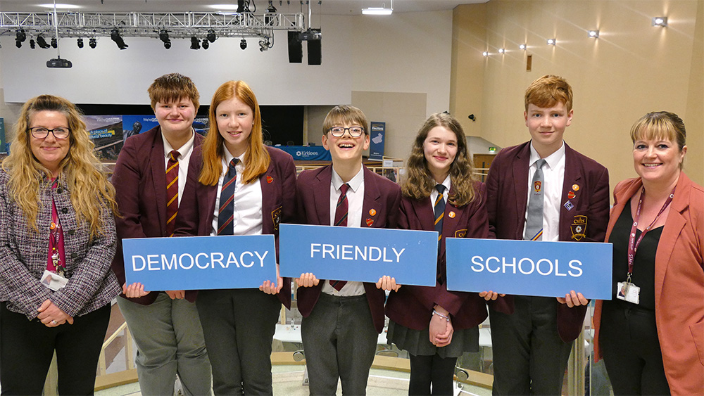 We were thrilled to welcome some of our amazing Kirklees Youth Councillors from @ColneValleyHigh to explore the local election count with us today. 🗳️ #DemocracyFriendly #LocalElections2024