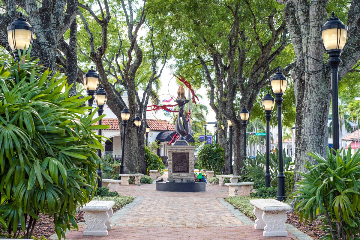 It’s another Friday in #DowntownBoca!
