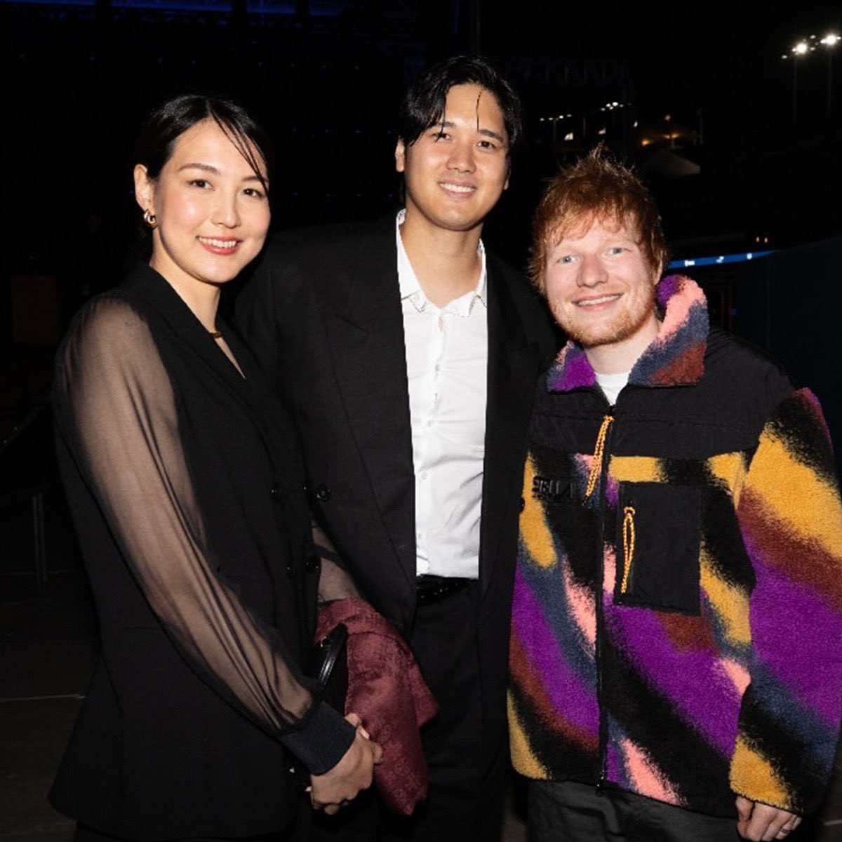 Mamiko and Shohei Ohtani standing next to Ed Sheeran.