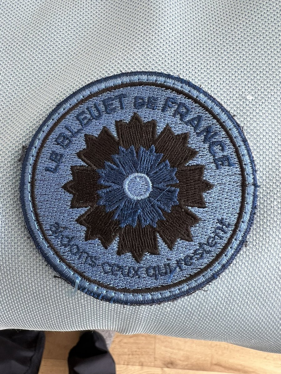 Mai, mois du Bleuet de France 🇫🇷 est l'occasion de porter fièrement cette fleur sur nos uniformes pour soutenir nos militaires blessés 💪 
Mais notre soutien, lui, ne connaît pas de saison et dure toute l'année 🌍❤️ #BleuetDeFrance #SoutienAuxMilitaires