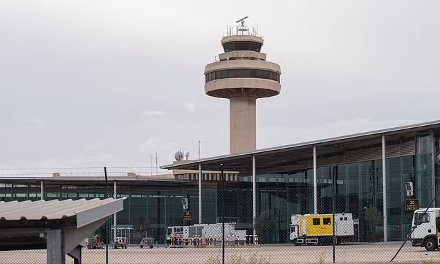 BREAKING NEWSBrit tourist, 26, is arrested in Spain 'after groping an air hostess during flight from Manchester to Majorca