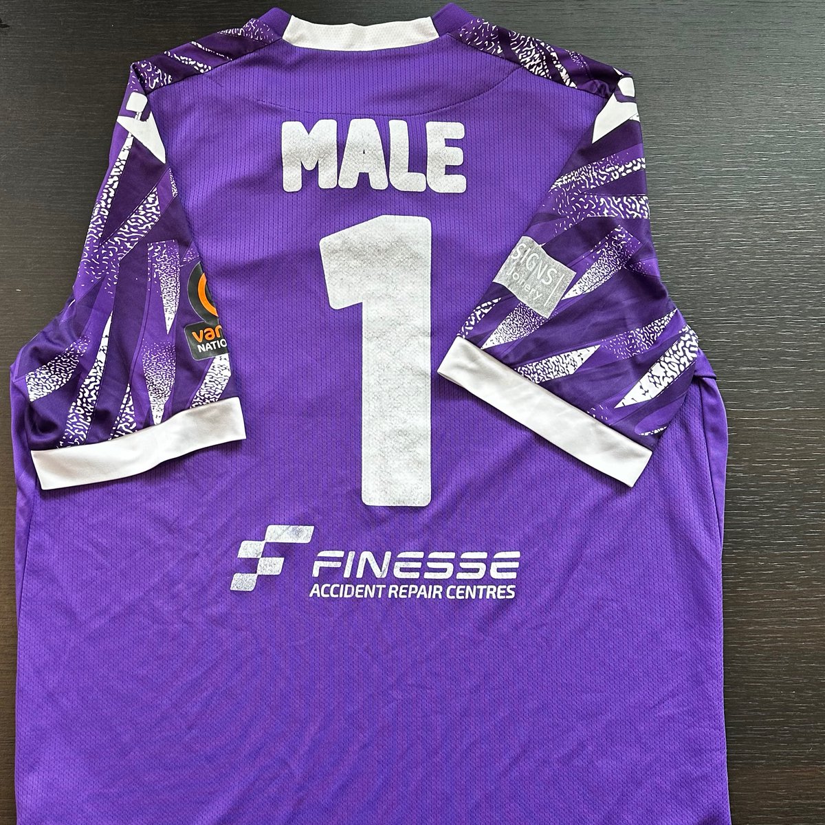 SHIRT AUCTION | HARRISON MALE'S SHIRTS ARE NOW LIVE 👕 Get your bids in now for your Supporter's Player of the Season's shirts below 👇 dwfc-online-shop.myshopify.com/collections/au… AUCTION ENDS 5PM ON SATURDAY 4TH MAY 👀