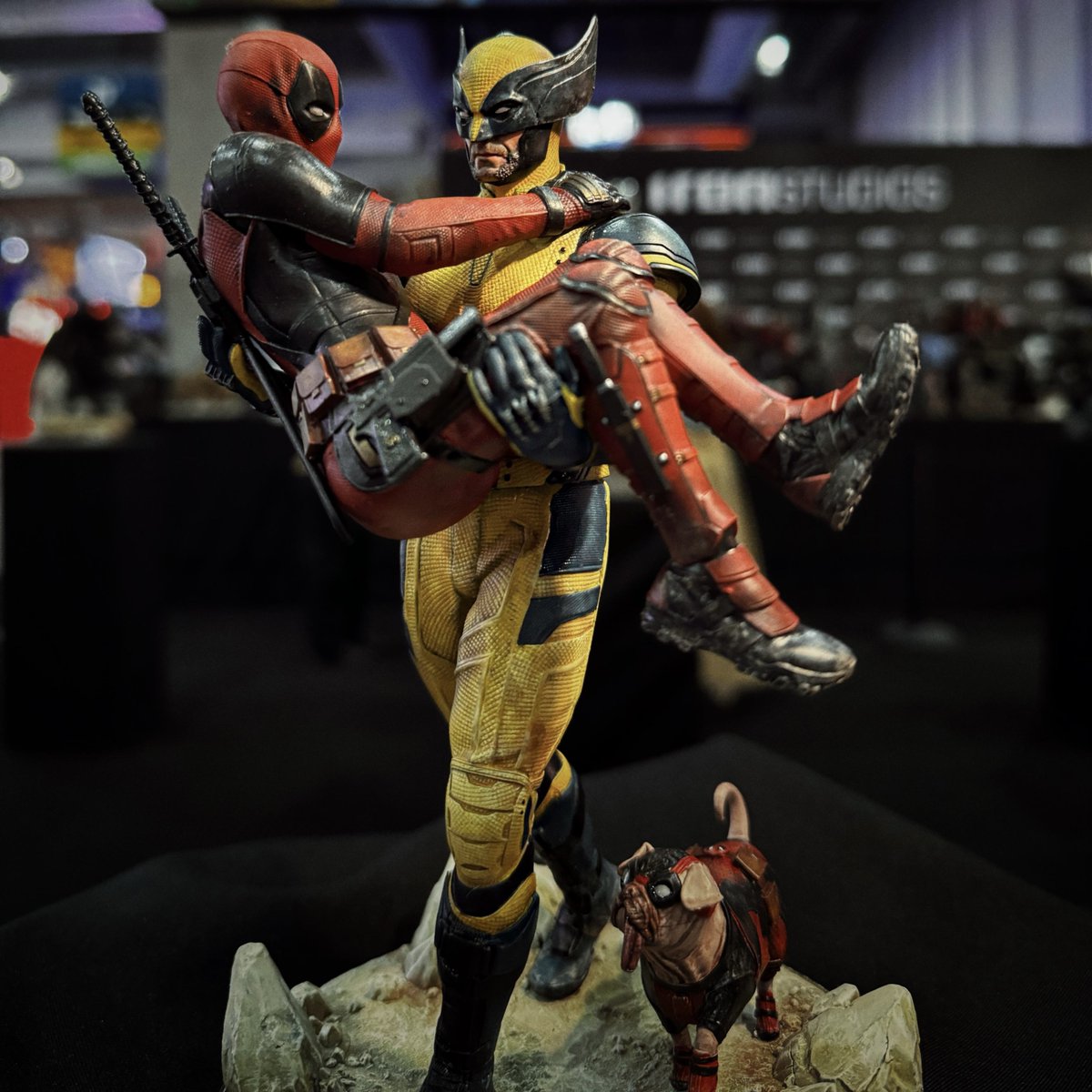 “You were an X-Men. You were THE X-Men“ Are you ready? Directly from CCXP Mexico 📷 Iron Studios is showing the one and only Deadpool & Wolverine Deluxe Art Scale 1/10, and the good news is, Pre Order starts TODAY!!