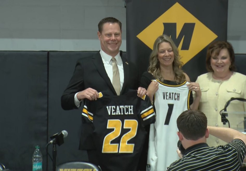 Now on @SportsRadio810 the new @MizzouAthletics AD @LairdVeatch joins @SSJWHB and @nate_bukaty to talk about his new position at @Mizzou. Listen Live🎧: player.amperwave.net/8008