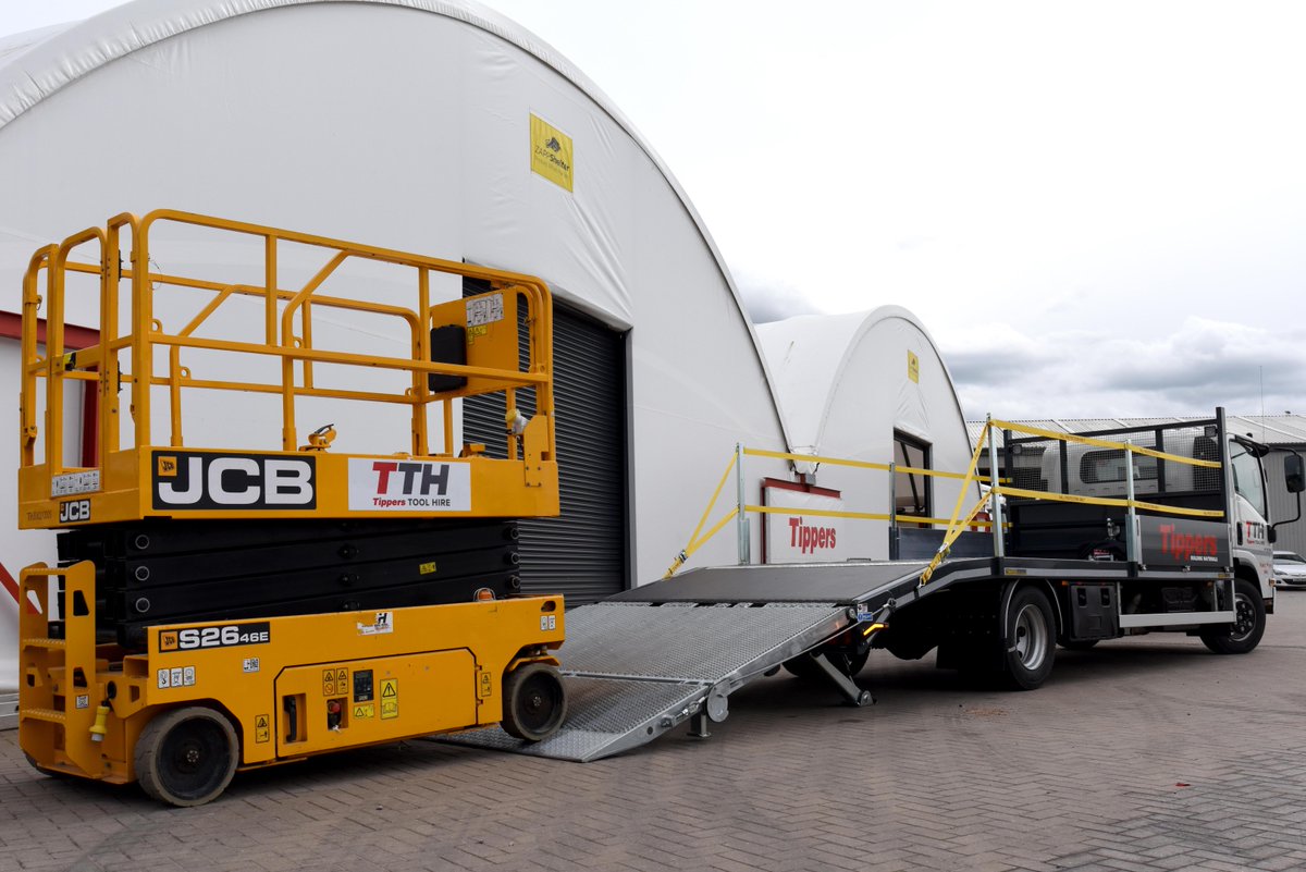 Tippers Tool Hire's new addition! 🤩

The family-run builder's merchant recently received this Isuzu N75.190 beavertail truck from Allports Group and will use it to deliver across the Midlands. 👏

🚚 Signwriting: Sign-Tek
🚚 Bodywork: S Murph Engineering

#isuzutruck <a href="/tippersbm/">Tippers</a>