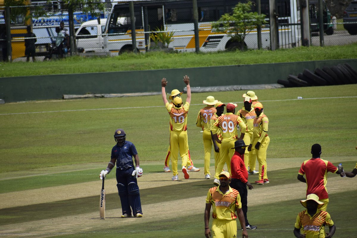 Uganda's Tour of Sri Lanka 🏏
Result Game 3
Uganda 🇺🇬 214/6 
R Patel 47 off 26
A Ramjani 47 off 21
S Ssesazi 32 off 31

V Lahiru 3/24
 
Sri Lanka Devt 🇱🇰 206/9
S Weerakkoddy 60 off 29
D Kalupahana 31 off 21

B Hassun 4/55
D Nakrani 3/23

Uganda won by 8 runs 

#WeAreCricketCranes