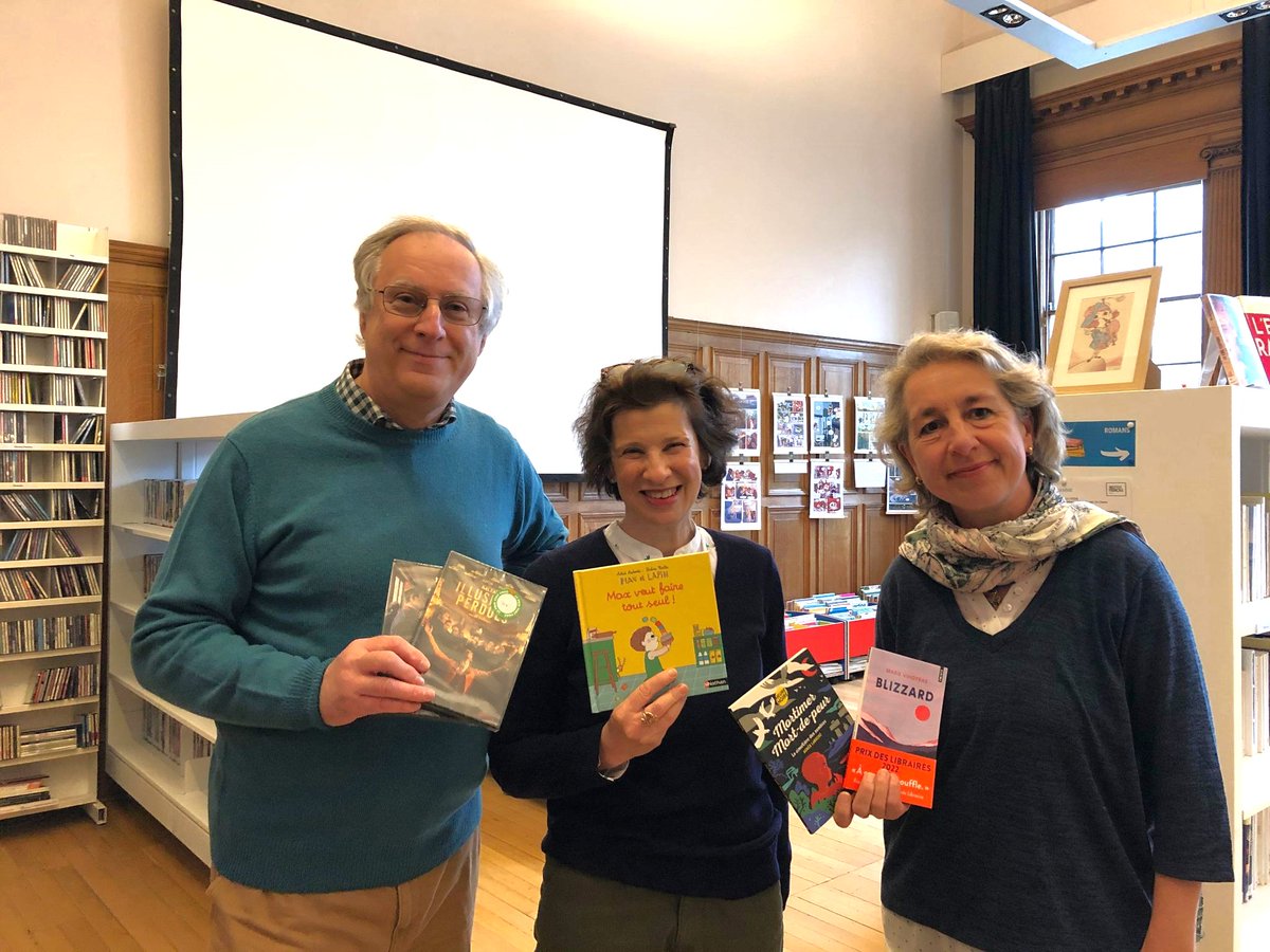Christian Albuisson et Véronique Miller, Conseillers des Français de l'Étranger (Avec Vous en Écosse) soutiennent la bibliothèque de l'Institut français d'Écosse par le don de DVDs et livres en français pour les groupes de lecture! Un grand merci à eux!
