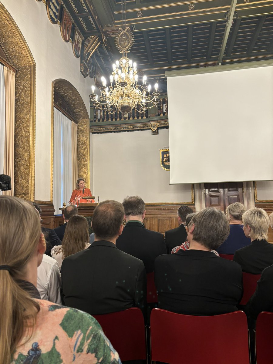 I dag blev der budt officielt velkommen hjem til @Astro_Andreas på Københavns Rådhus, hvor overborgmester @SophieHAndersen holdt en fin tale med fokus på, hvor vigtigt det er, at vi herhjemme investerer i forskning og uddannelse. #dkpol #forskpol 🚀✨