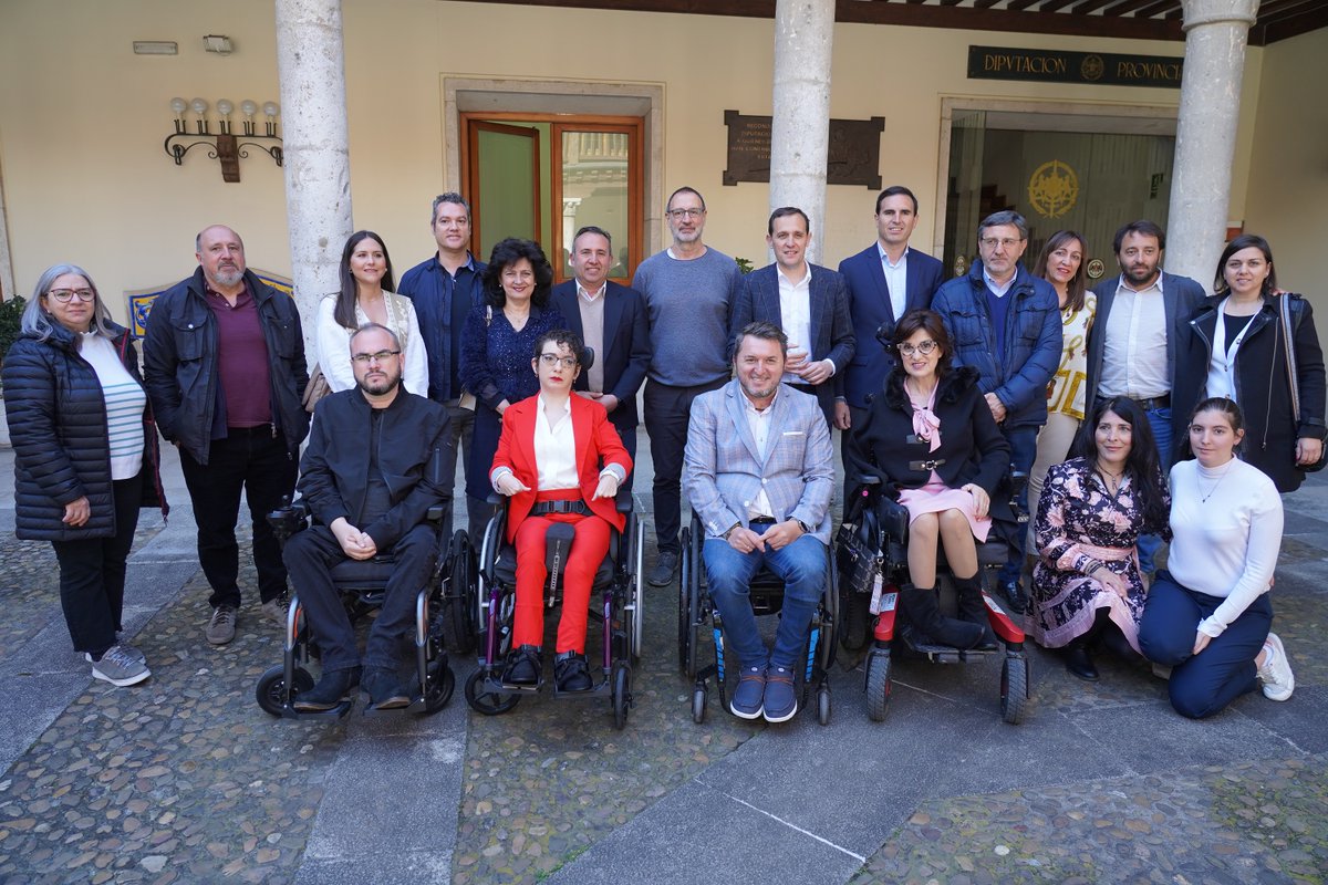 ♿️Día Nacional en España de las Personas con Discapacidad. El presidente @Conrado_Iscar y el presidente de @cermi_cyl @FSardon69 han presidido el acto de conmemoración. 🗣️ El manifiesto leído hoy señala que es el momento de la infancia y adolescencia con discapacidad “que desde…