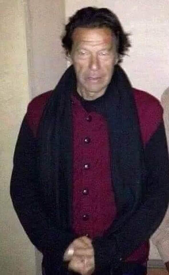 کڑوا سچ !!!! 9 مئی کا واقعہ سمجھنے کے لیے یہ بات جاننا بے حد ضروری ہے کہ عمران خان کہا کرتے تھے کہ میں ریڈ لائن ہوں، مجھے کوئی چھو نہیں سکتا، مجھے کوئی پکڑ نہیں سکتا، مجھے کوئی گرفتار نہیں کر سکتا، میں ناقابلِ تسخیر ہوں اور اگر کسی نے ایسا کرنے کی کوشش کی تو میں خطرناک ہو جاؤں…