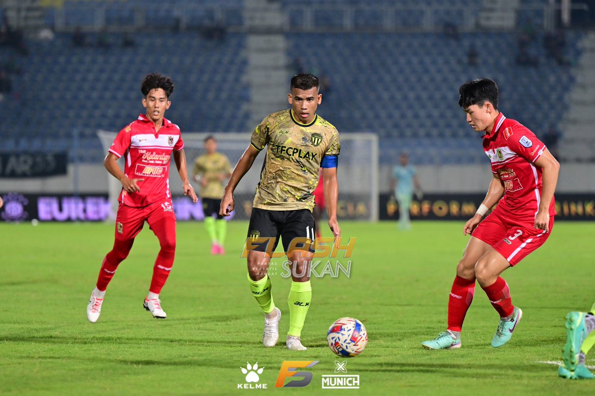 FlashSukan's tweet photo. Perlawanan Persahabatan Pramusim 2024-25
HT: Terengganu FC 0-0 Kelantan Darul Naim FC
#pramusim2024
#KelantanDarulNaimFC
#TerengganuFC https://t.co/DfcTbDlA5t