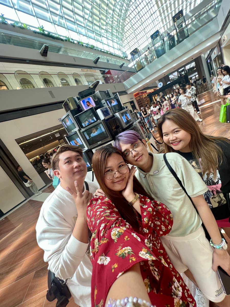 jinnlubaton's tweet photo. all in Marina Bay Sands 🇸🇬🫶 https://t.co/ak8QTvHJt3