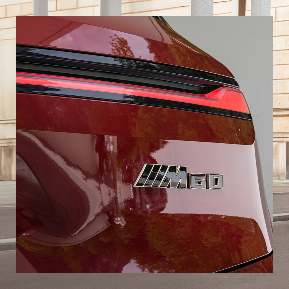 BMWBrasil's tweet photo. Elegância e esportividade fora da curva: o BMW iXM60 sabe ser tentador. Comente se você também ama carros vermelhos. #BMW #iXM60 https://t.co/eJmzFH6QlJ
