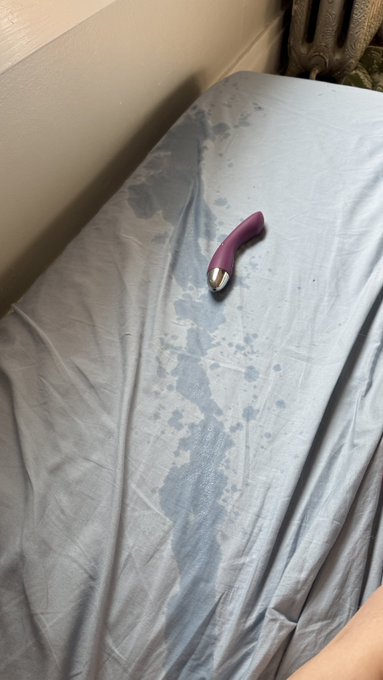 This happened while on FaceTime with @SkylarShark 
? if you think I squirted
? if you think I was drinking