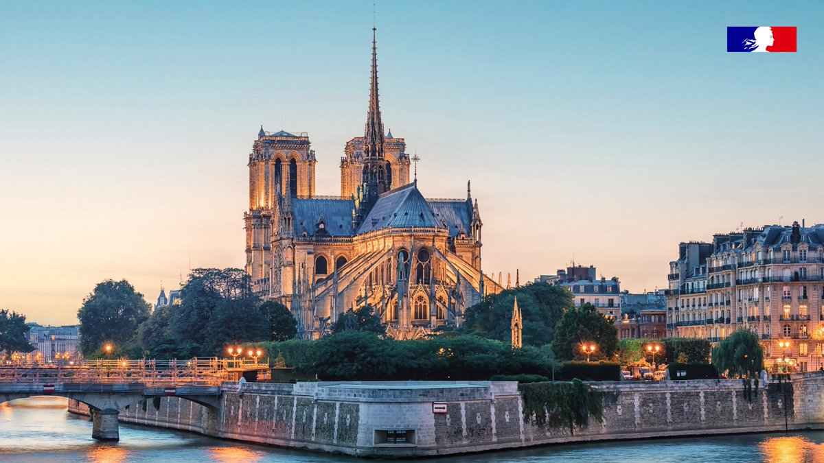 La réouverture de Notre-Dame de Paris est prévue le 8 décembre ! 🙌 
👉 Le @CNRS revient par une série d’articles et de courts reportages sur les nombreux travaux qui ont mobilisé l’ensemble de la recherche 🇫🇷 depuis le 15 avril 2019.
➡ swll.to/PBuuvaW
#notredamedeparis