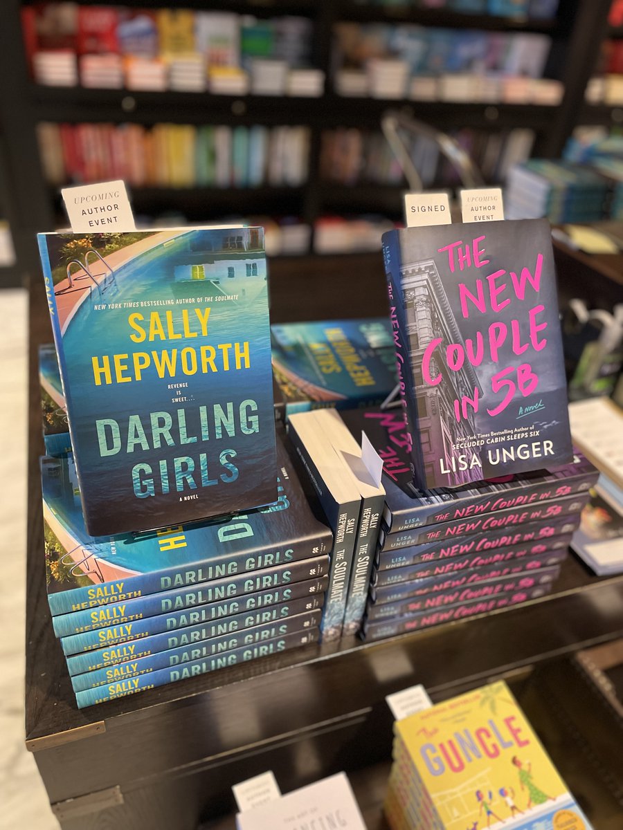 Great to meet the delightful @sallyhepworth in person at @oxfordexchange last night. We had a deep conversation on everything from characters to laundry to having our own section in bookstores: “Gaslighting, Family Dysfunction, Trauma and Murder.” So fun. Thanks, Tampa readers!