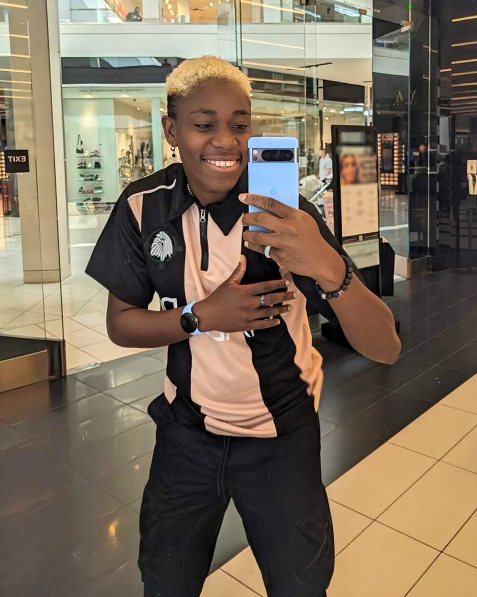 .@AsisatOshoala capturing life’s great moments with her Google Pixel phone #TeamPixel