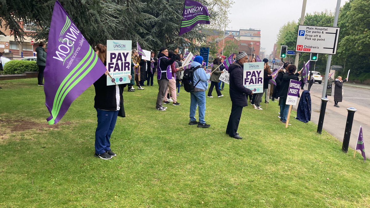 The HCAs working at Leicesters hospitals are not demanding a pay rise, they are demanding the pay they are owed. 6 years worth.

I stand in solidarity with them, today and always ✊