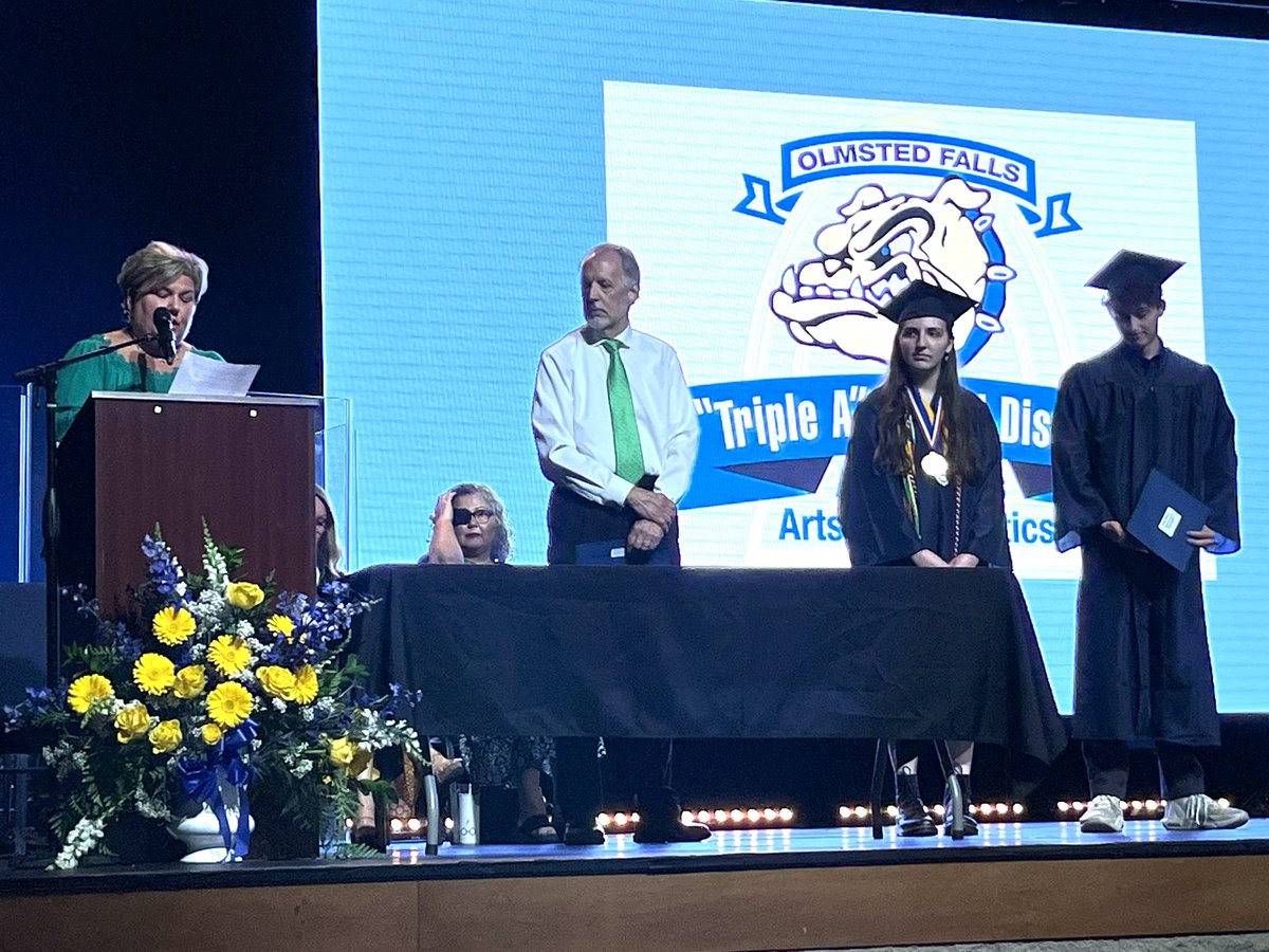 JindaParkowski's tweet photo. What a great way to kick off Mental Health Awareness Month!
We were thrilled to present the Elevate Mental Health scholarship last night to 2 OF Seniors!  Congratulations Brady Mahoney &amp; Emily Ziegler for taking steps to end the stigma!@OFHSLeoSpagnola @OFHSCounselors @OFCSSuper https://t.co/oHE0HMNKyC
