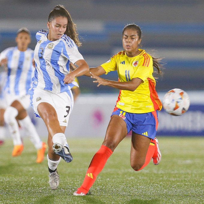 Empate 1-1 con Colombia (gol de Verónica Acuña) y clasificación al Mundial.
.
.
#seleccionargentina #sudamericanosub20 #futbolfemenino webdepordata.com/sudamericano-s…