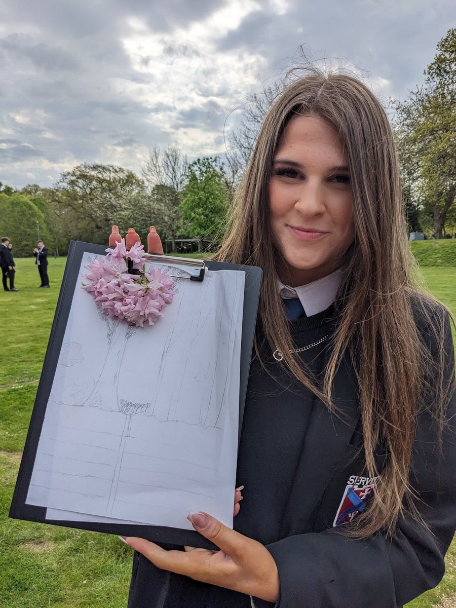 Plazalskisuilv's tweet image. Beautiful drawing happening at the Burrell today. S3 Art and Design pupils immersed. #TheBurrellcollection #MCHS