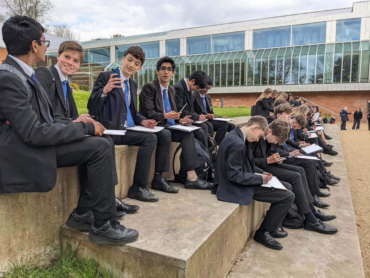 Plazalskisuilv's tweet image. Beautiful drawing happening at the Burrell today. S3 Art and Design pupils immersed. #TheBurrellcollection #MCHS