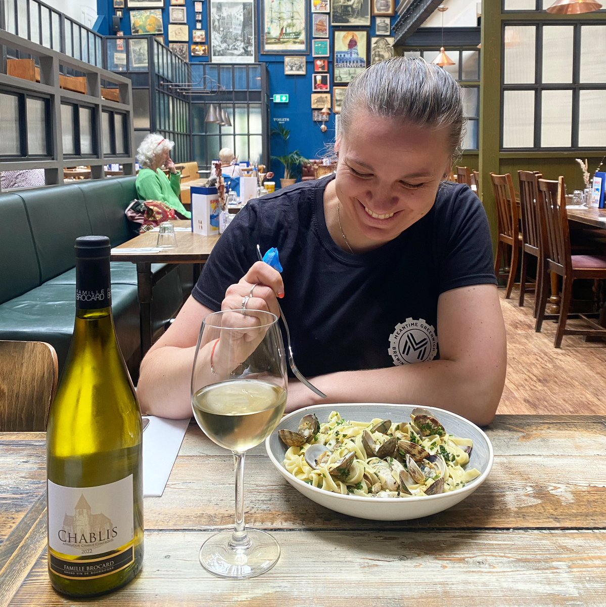 Come on down and try our Tagliatelle Vongole with fresh clams🙌

Paired to perfection with a glass of Chablis🤩

@youngspubs #greenwich_uk #southeastlondonfood #vongole #seafood #seafoodpasta #clams #freshclams #chablis #chablis