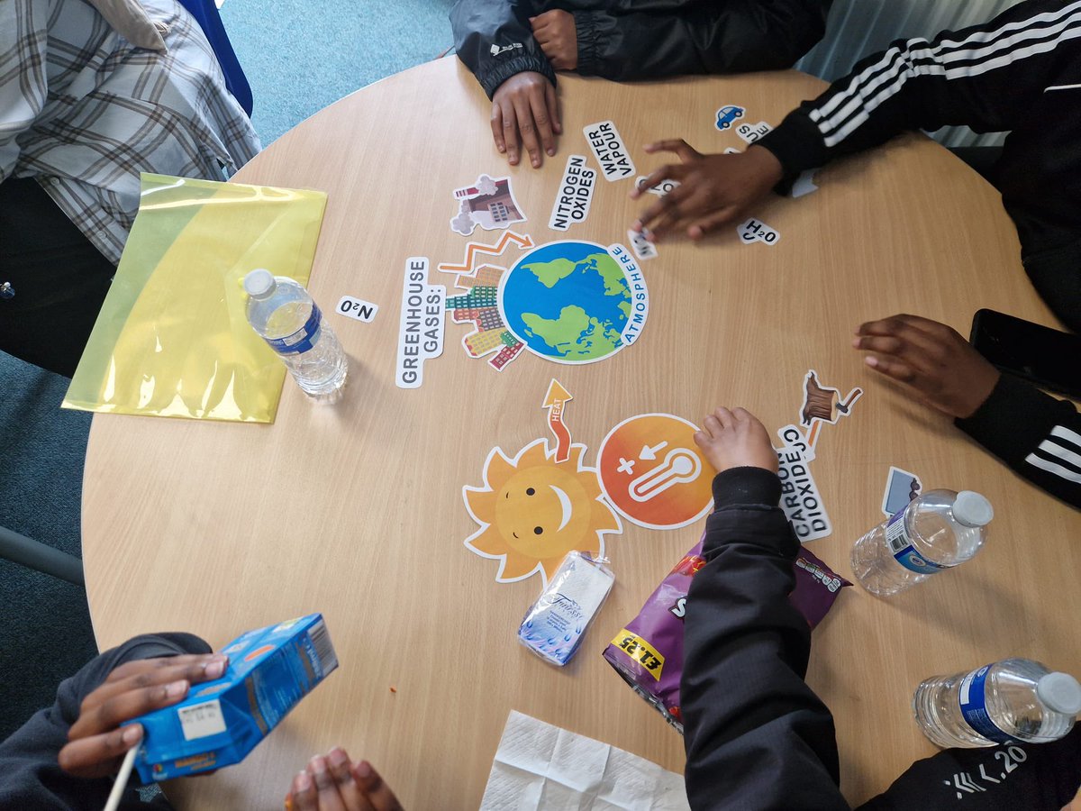 Climate Awareness sessions with young people - with @OrgSaafi & Start Easy - funded by the Brent Council #TogetherTowardsZero grant. The sessions continue with field visits to Brent climate heritage sites including @harlesdengarden @kkrupas