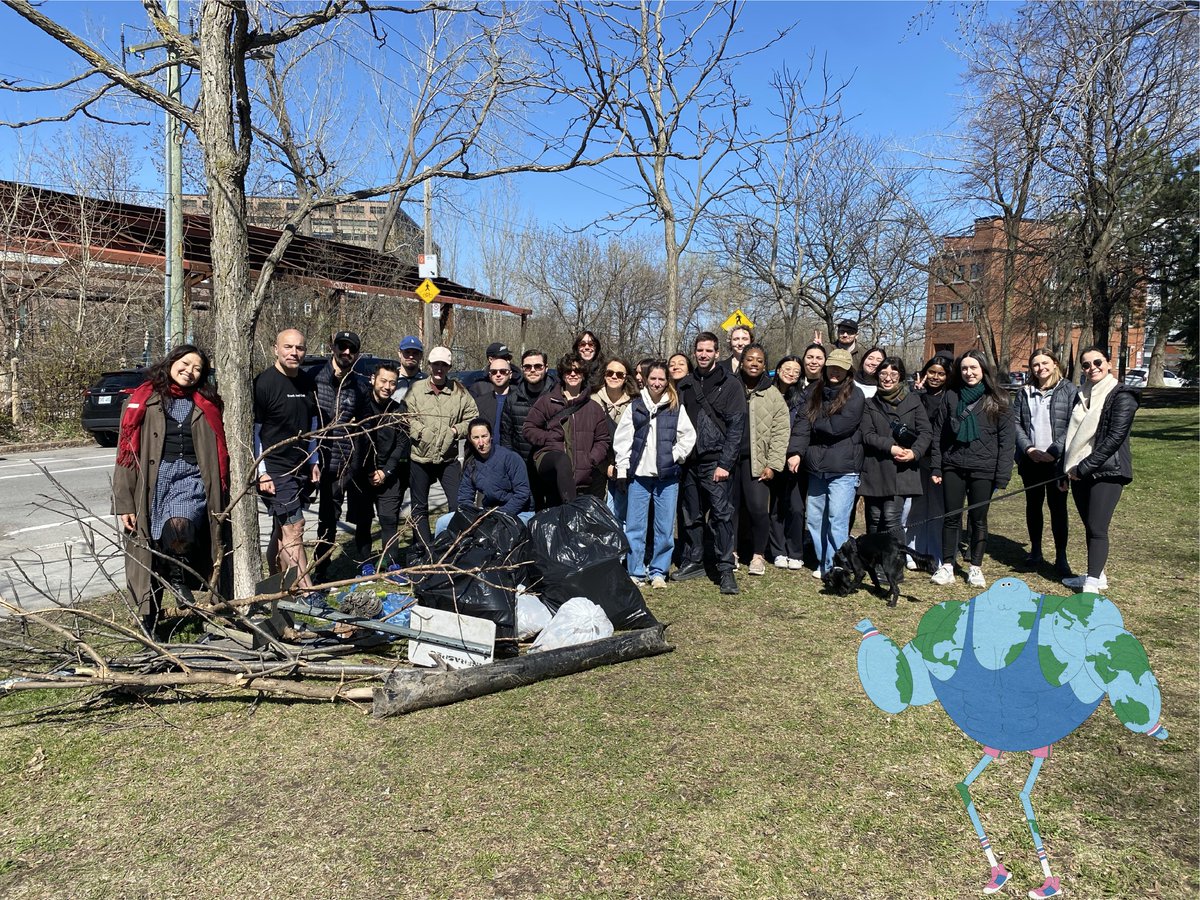 [ACTIVITÉ] 🌍 Le 25 avril dernier, l'équipe de Frank and Oak a célébré le Jour de la Terre en nettoyant les rues et parcs du Mile-End à Montréal avec plus de 25 employé·es, ramassant une demi-tonne de déchets! 🌿👏 Contactez-nous pour faire de même! 👇jourdelaterre.org/contactez-nous/