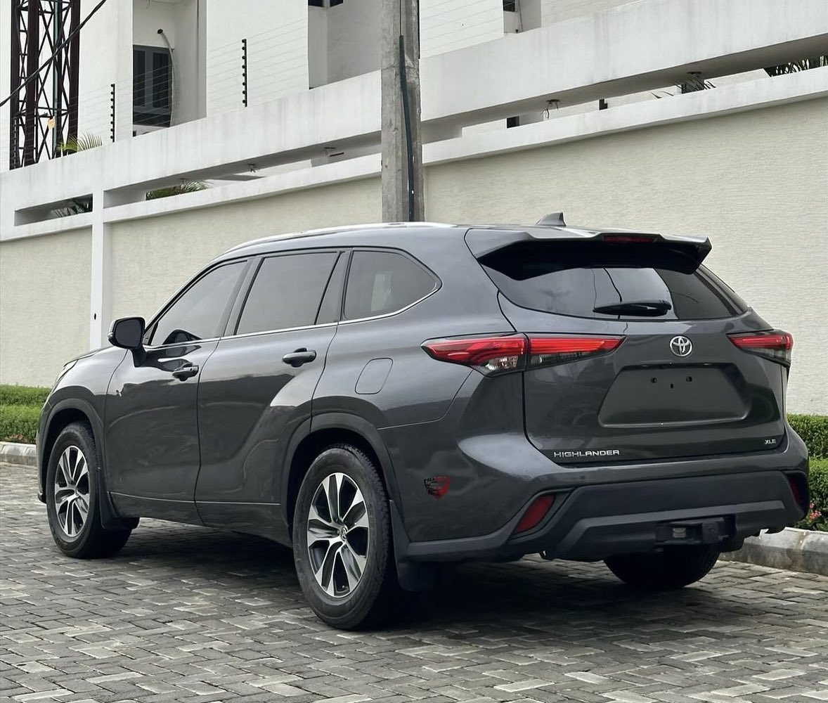 2021 Toyota Highlander XLE now available 
-Grey on Grey
🏷️: 70 million naira ($53k)
Contact for details 📥