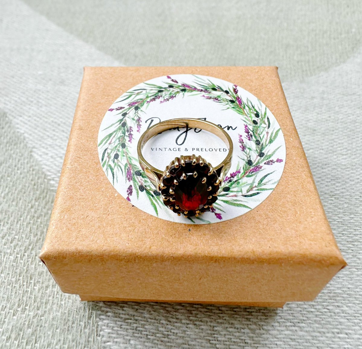 Impressive vintage Gold Garnet cluster ring. For sale 185.00
romyjeanvandp.etsy.com/listing/171055…
#vintagejewellery #antiquegarnetring #jewellery #garnetring #vintagering #jewelryseller #jewelleryseller #vintagejewellerylover #garnetjewellery 
#vintagejewelleryforsale #vintagegarnetring