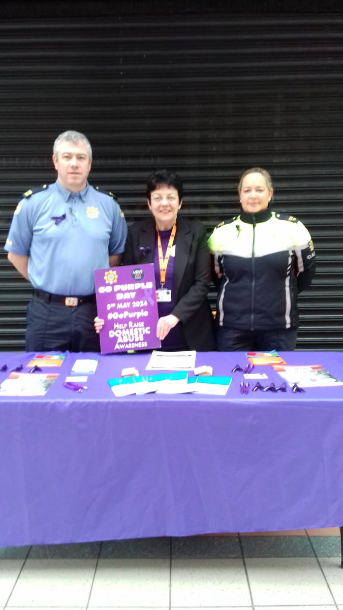📍Waterford 🟣Marking #GoPurple in Waterford City Square Shopping Centre. Our colleague Carmel with Garda David Browne &
Garda Bronagh Ryan from Community Policing @gardainfo. 

#DomesticViolence #CoerciveControl 
#Waterford
