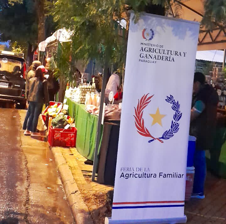 Móvil <a href="/Bechu_Paredes/">Francisco Paredes</a>

🗣️Rossana Ayala, Viceministra de Agricultura Familiar Campesina. Rossana Ayala
⏹️Feria de Agricultura Familiar del <a href="/magparaguay/">Mag Paraguay</a>
se realiza en la explanada del SNT