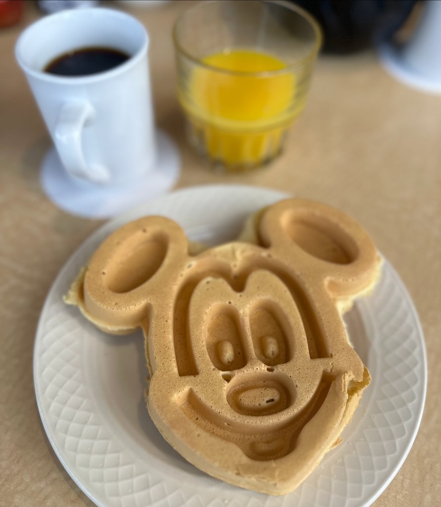 WyndhamLBV's tweet photo. Join us for our All American Breakfast Buffet served every morning in our Lakeview Restaurant where you can savor a scrumptious Mickey® waffle!

#disneyworld #magickingdom #disneylife #disneygram #disneymagic #letsgotodisney https://t.co/cr5wXBFhih