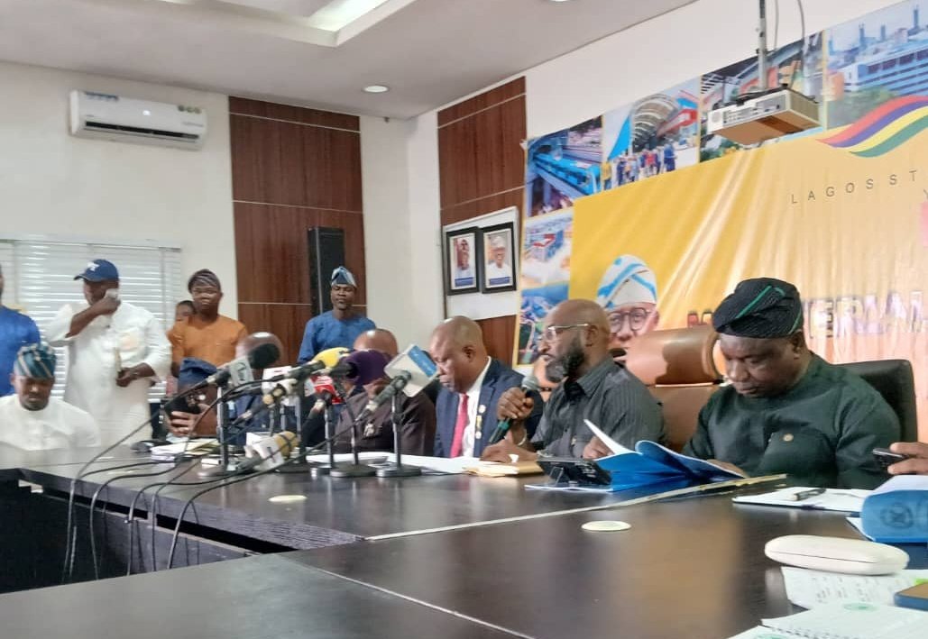 FIRST-YEAR SECOND TERM IN OFFICE: SANWO-OLU DELIVERS 178 KM ROADS, 2.6 KM BRIDGES lagosstate.gov.ng/first-year-sec… @jidesanwoolu @drobafemihamzat @LASGWorks @gbenga_omo @gboyegaakosile @BSaluHundeyin @Mr_JAGs #2024MinisterialPressBriefing #LASG #AGreaterLagosRising