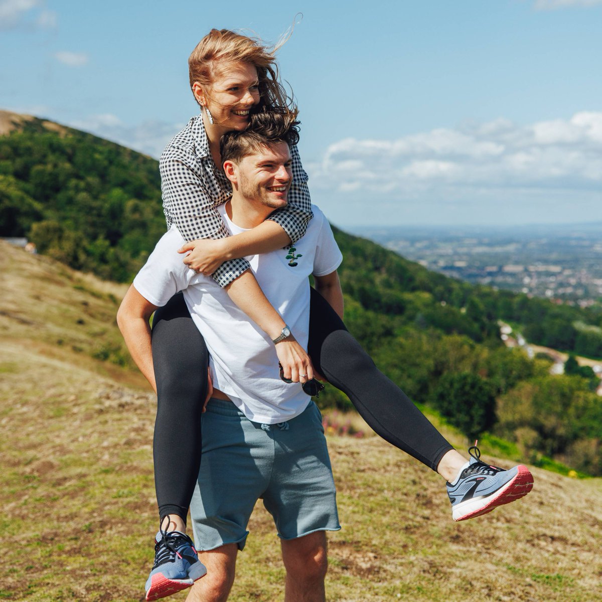 Lace up your walking boots and enjoy some of Worcestershire's most scenic hiking routes 🥾 There are miles of glorious countryside on our doorstep and @VisitWorcs have highlighted some of their favourites for #NationalWalkingMonth. 👉visitworcestershire.org/blog/8-worcest… #WalkThisMay